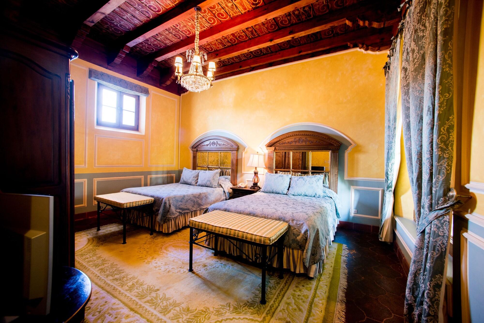 Hotel Palacio De Dona Leonor Antigua Екстериор снимка