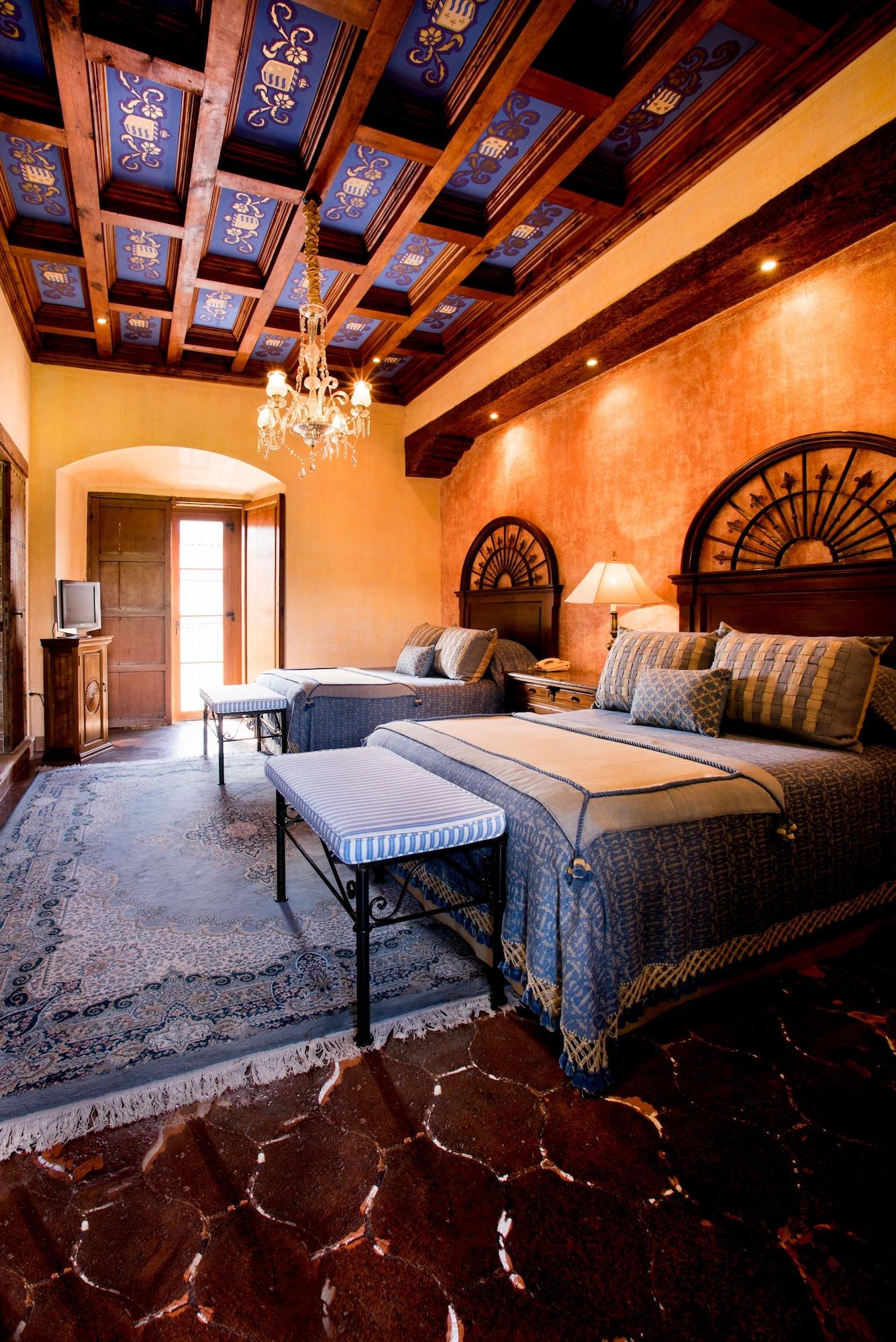 Hotel Palacio De Dona Leonor Antigua Екстериор снимка