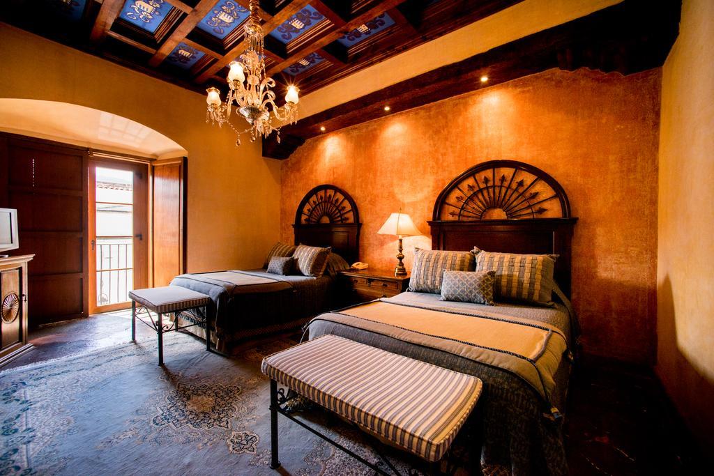 Hotel Palacio De Dona Leonor Antigua Екстериор снимка